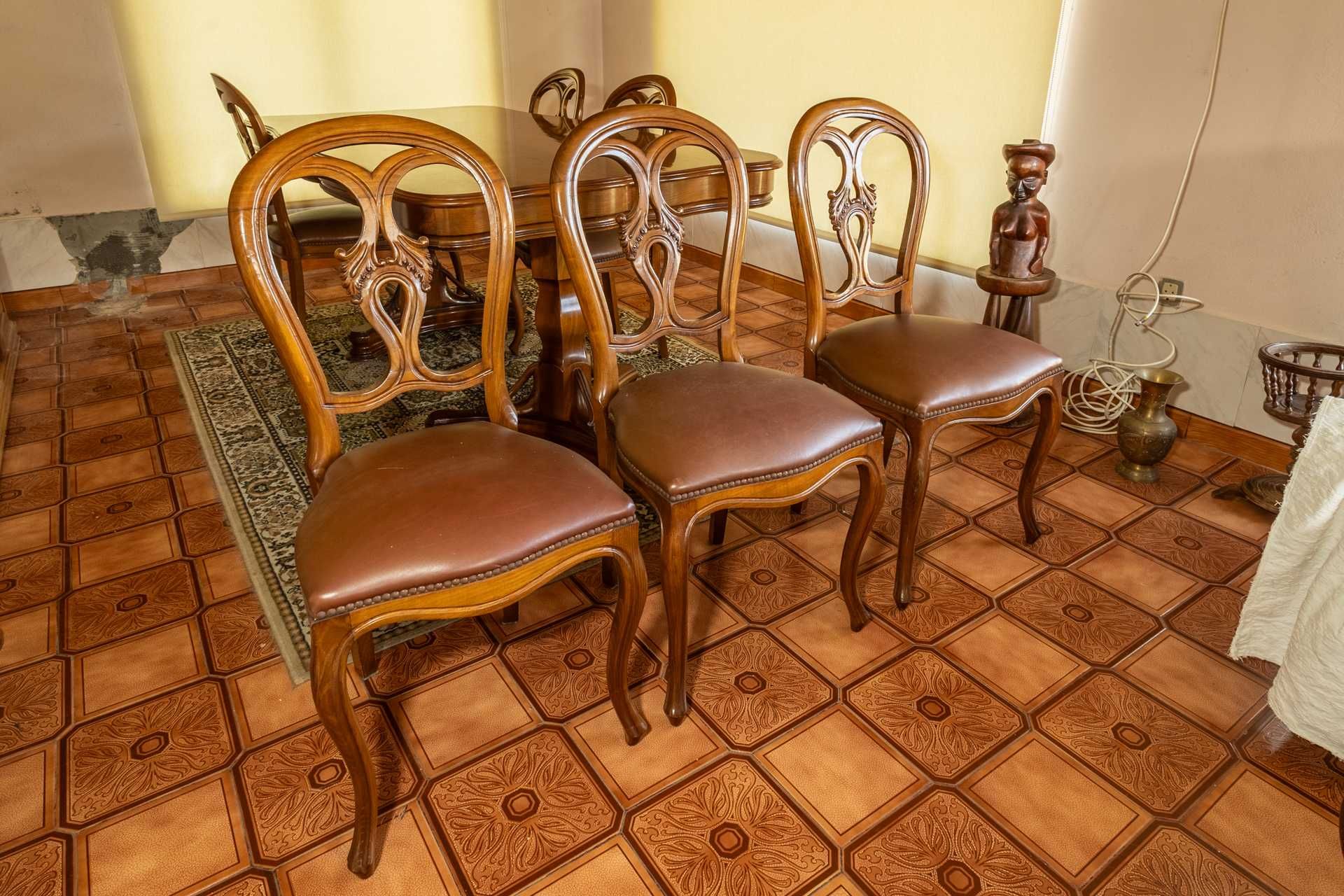 Mesa de jantar + 6 Cadeiras em couro