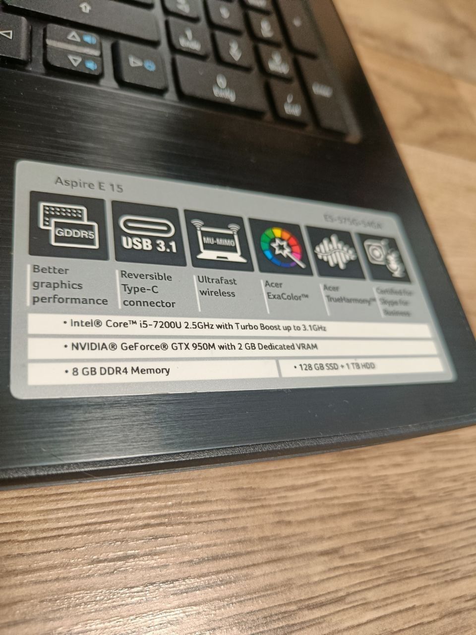 Acer E5-573 (i5 7200, 8 Gb, SSD 128, HDD 1 Tb, GTX 9