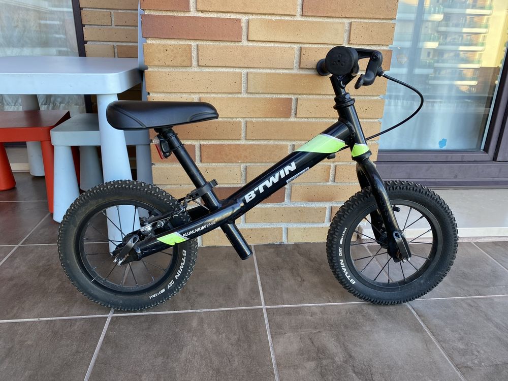 Bicicleta de aprendizagem B-Twin RunRide 900