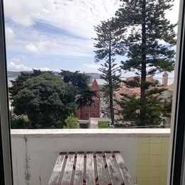 Aluga-se quarto em casa com vista para o mar