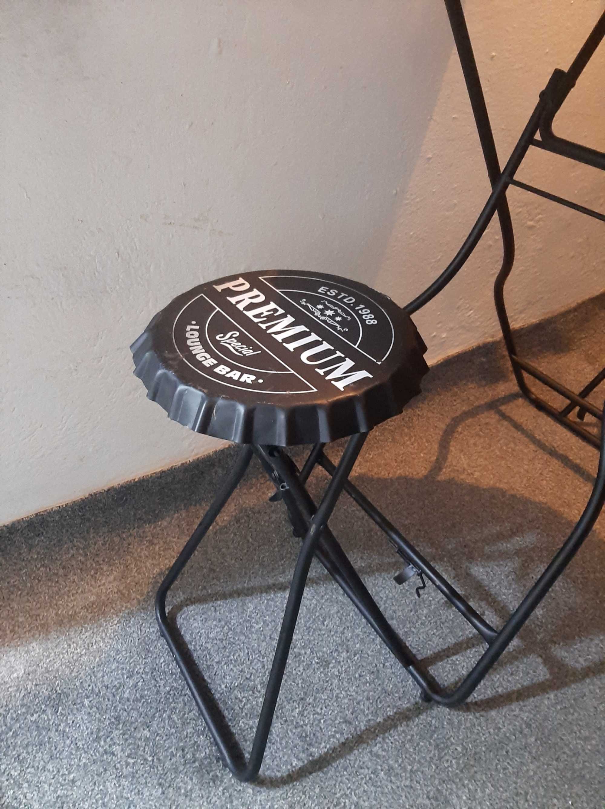 Stolik barowy z krzesłami