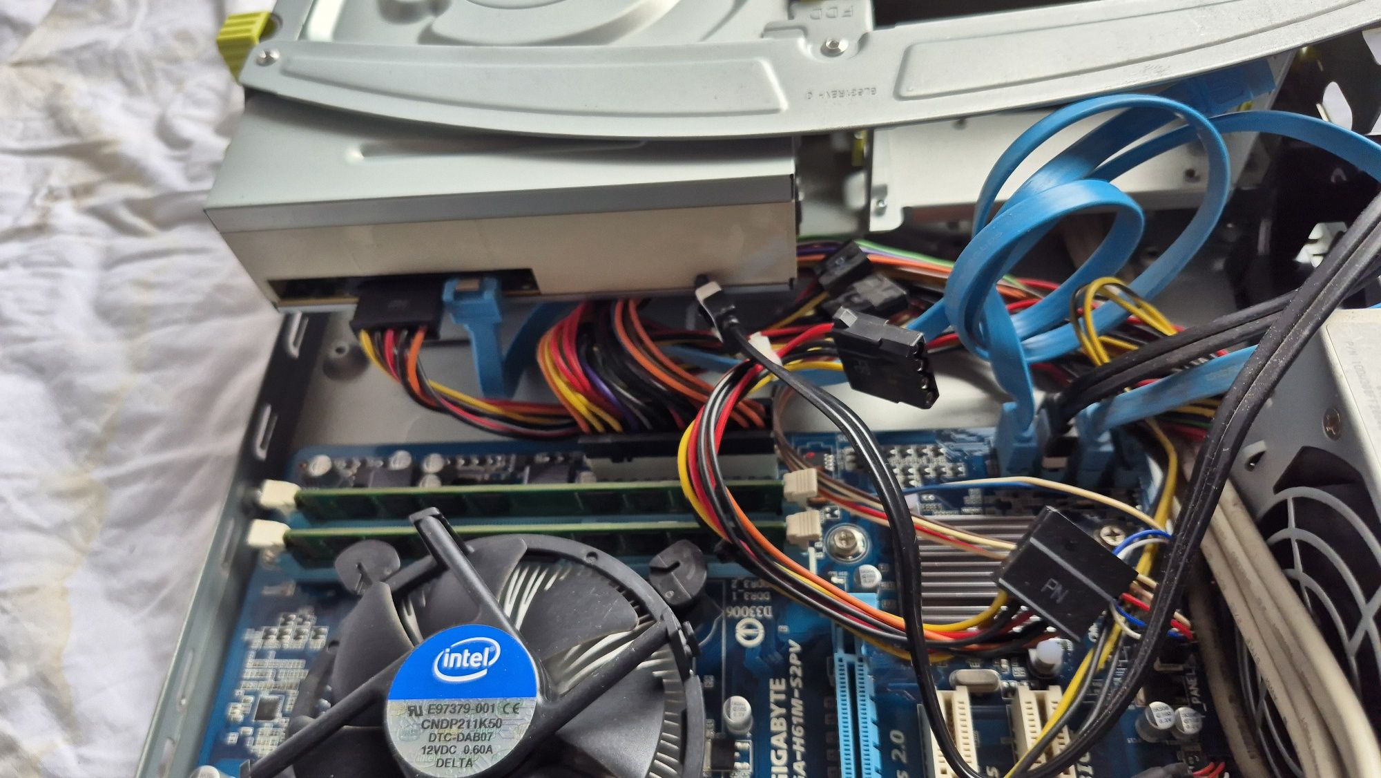 komputer Gigabyte GA-H61M-S2PV, Intel Core i3-2120 8gb ram