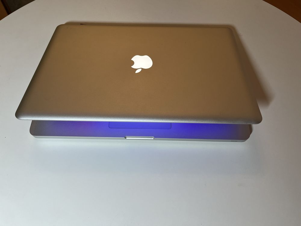 Macbook pro 13 (i5/6gb ram/240ssd)