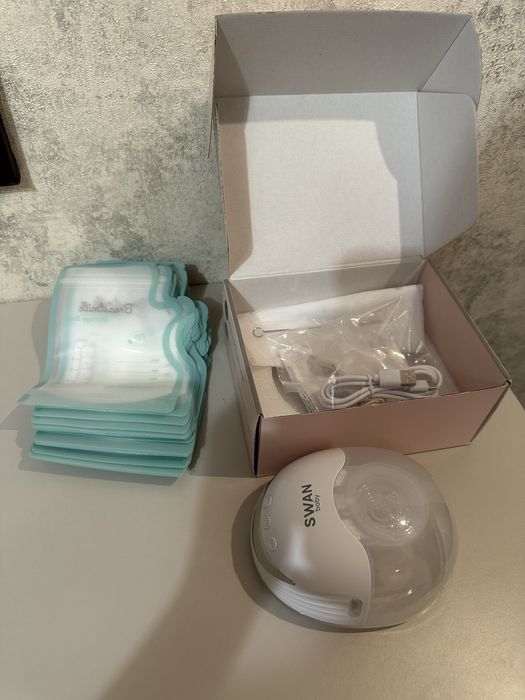 Молоковідсмоктувач разом з пакетами для молока