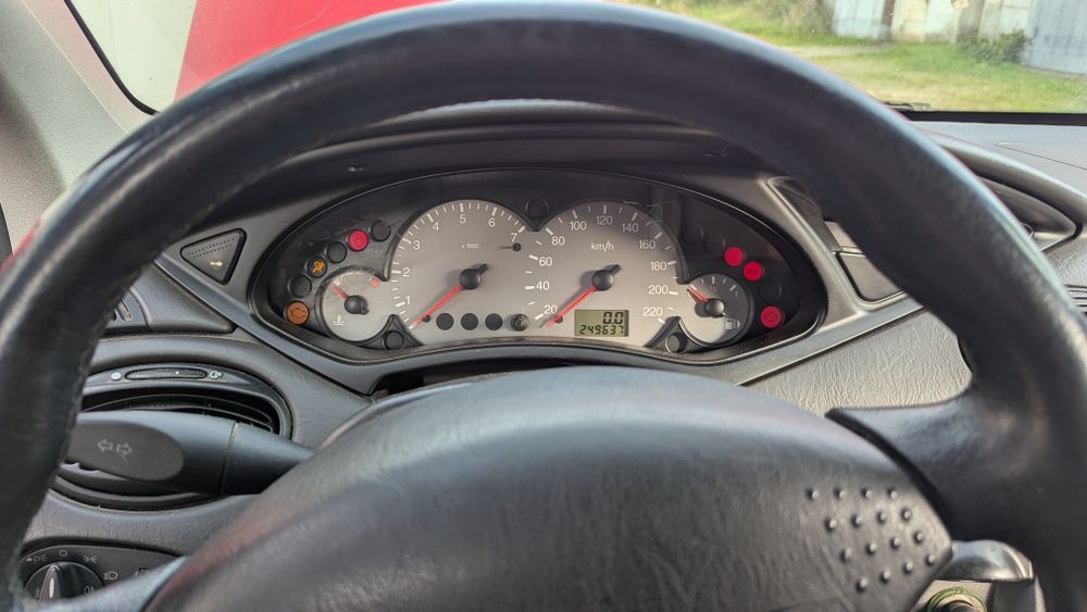 Ford focus 1 1.6 бензин, автомат!