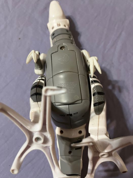 Робот-динозаврик