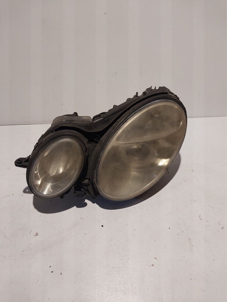 Mercedes E klasa w 211 lampa przednia przód reflektor ksenon xenon
