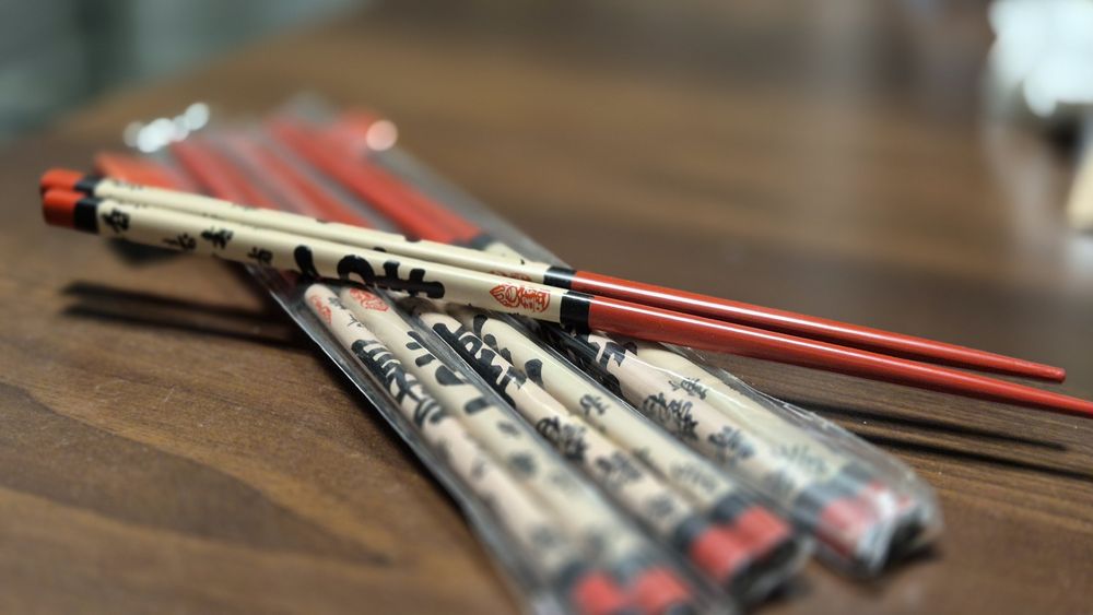 Komplet 4 par pałeczek i 2 podstawek