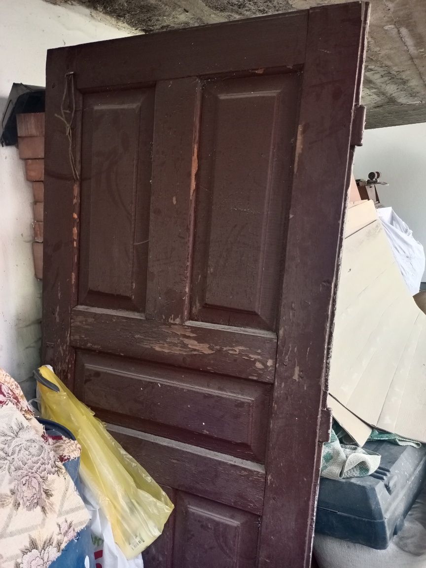 Дерев'яні двері з коробкою