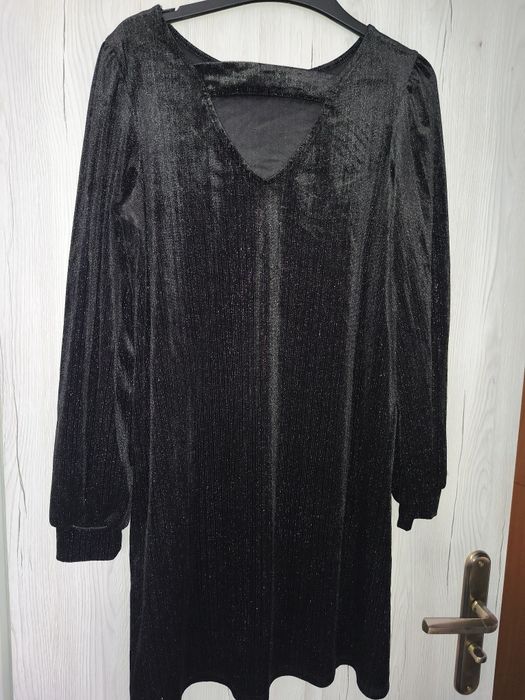 Czarna sukienka Mohito