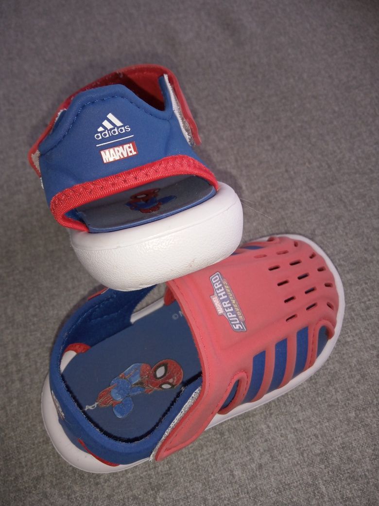 Sandałki dziecięce Adidas Marvel r. 23