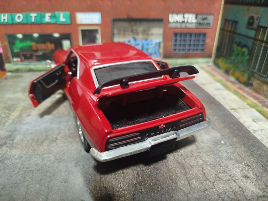 Pontiac Firebird 1969 Coupe Maisto 1:24
