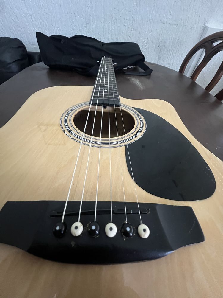 Vendo guitarra acustica com cordas novas