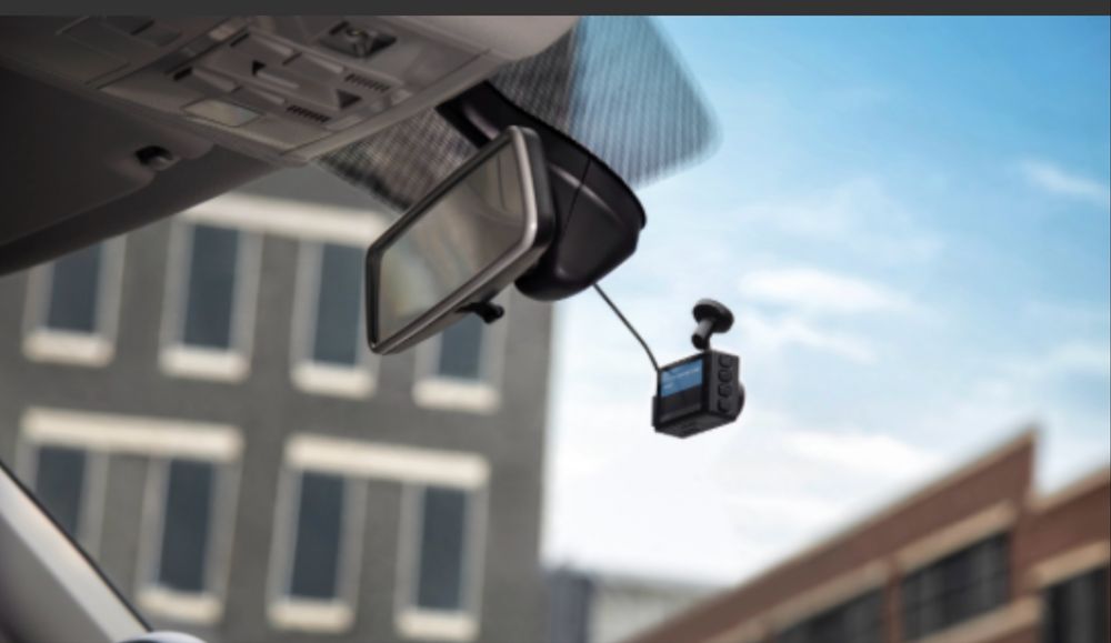 Câmara de filmar para automovel Garmin Dash Cam 67W