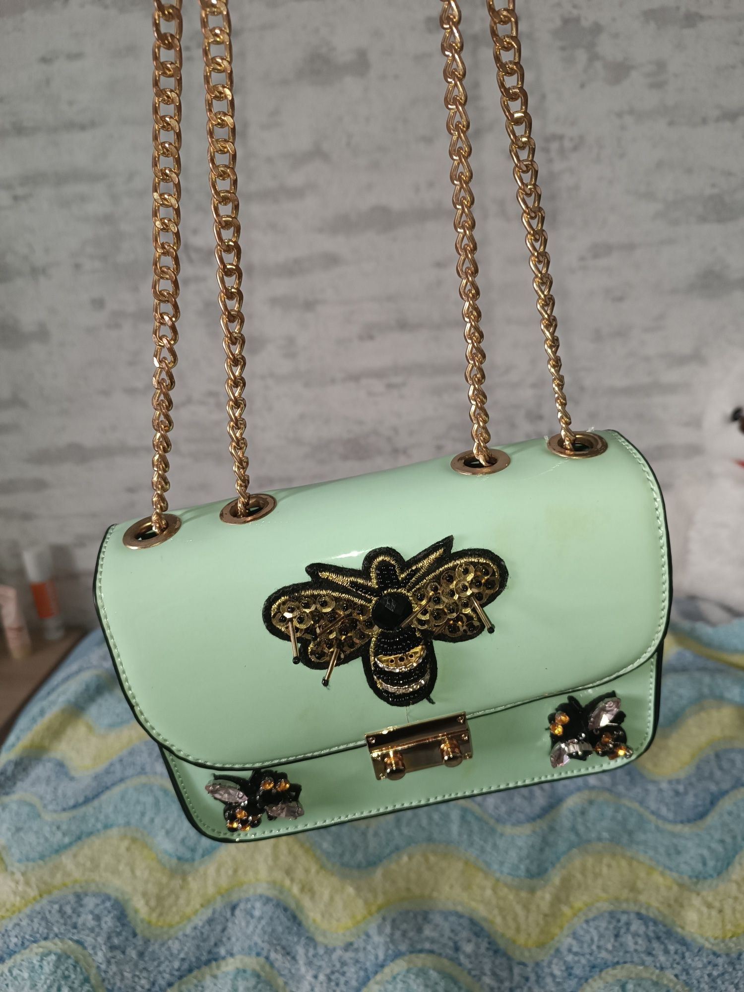 Жіноча сумка з бджолами