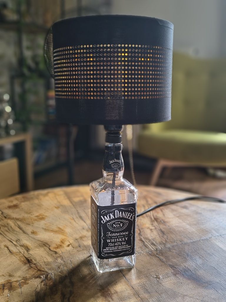 Lampka stołowa z butelki po Jacku Danielsie