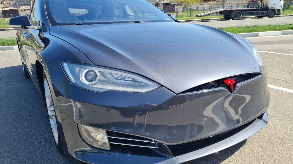 Tesla Model S 2015