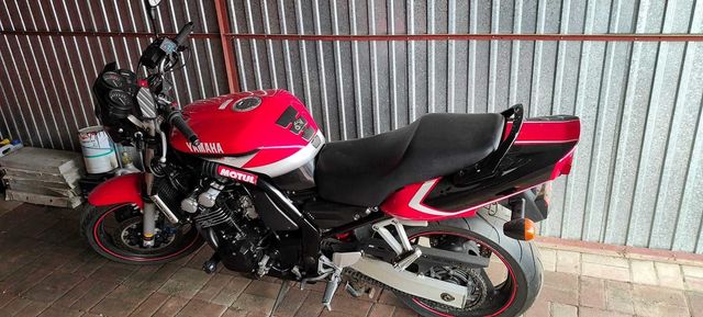 Motocykl Yamaha FZS600