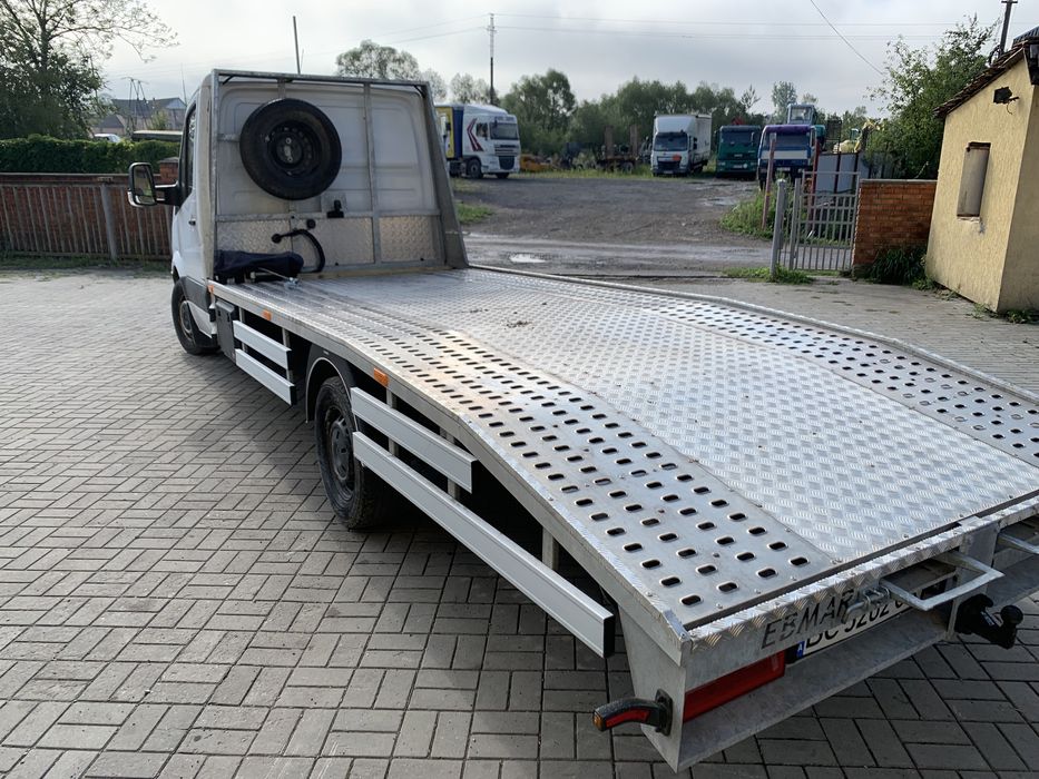 Послуги евакуатора і автовоза.