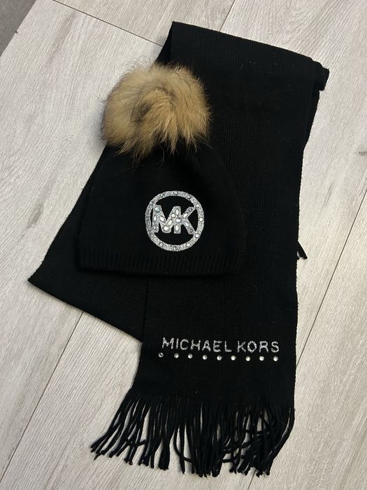 Piekna efektowna logowana MK Kors czapka czarna zimowa z szalikiem