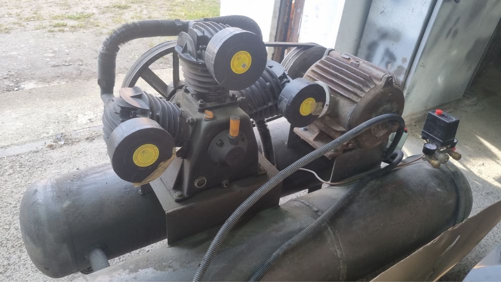 Продам компрессор 200л,голова видає 1200л/хв