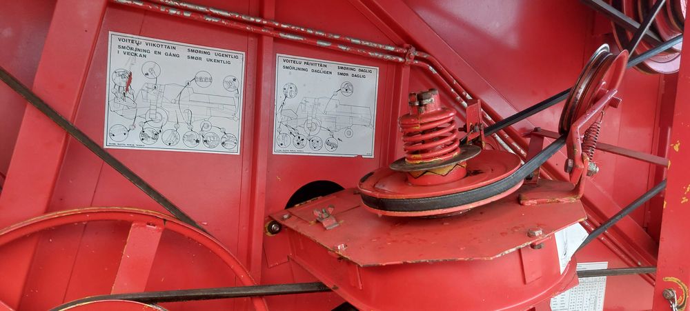 Зернозбиральний комбайн Massey ferguson 330 2.7m