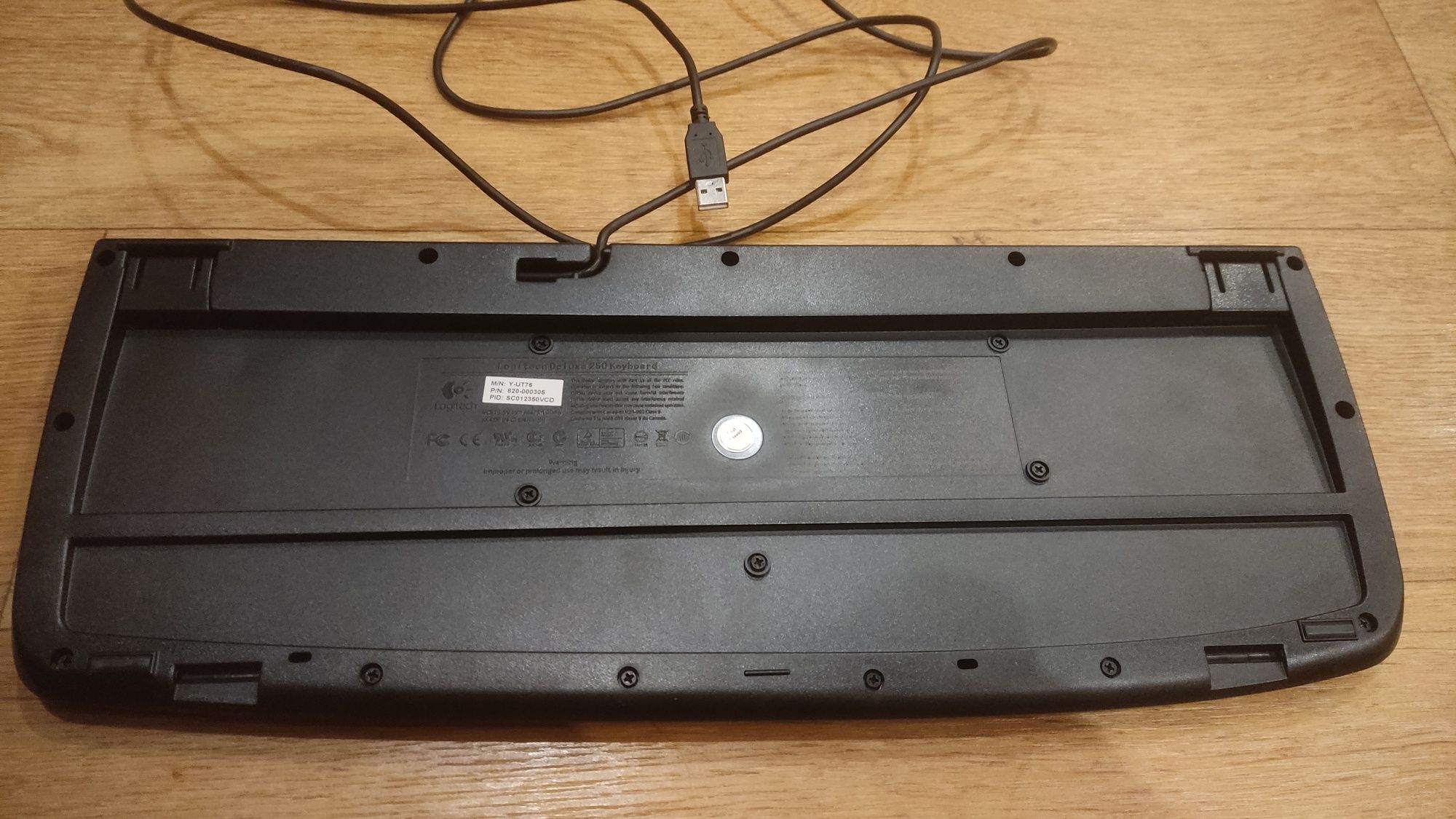 Продам USB клавіатуру Logitech