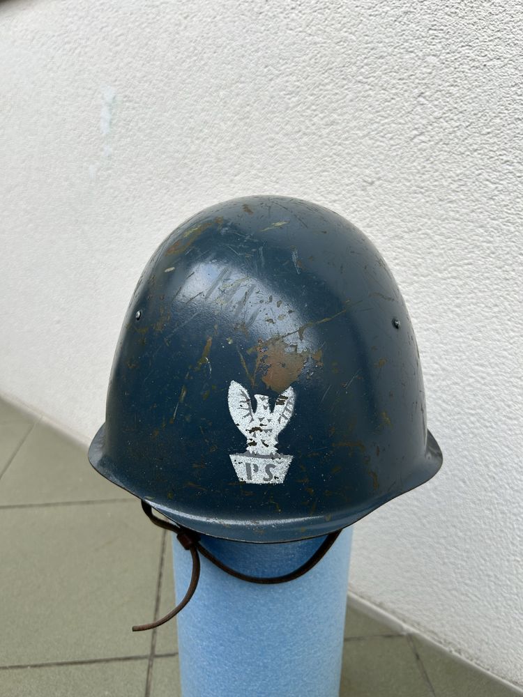 Hełm z czasów PRL