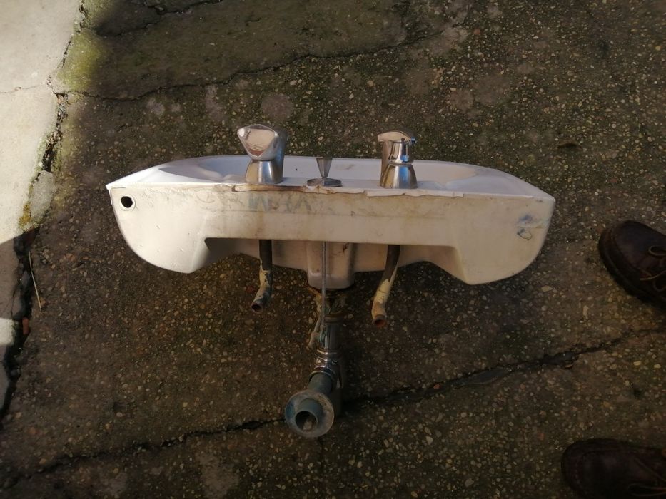 Lava mãos em porcelana