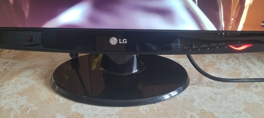 Monitor LG W2343T