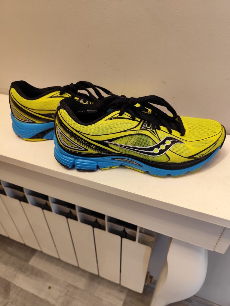 Buty do biegania Saucony Mirage 5 męskie rozm.40.