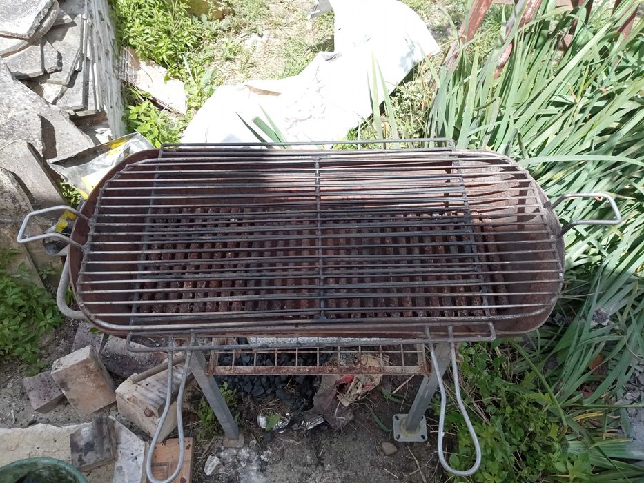 Vendo grelhador em ferro.