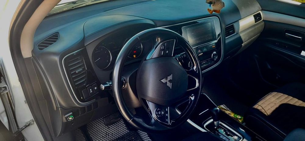 Mitsubishi outlender 2.4 газ/бенз. 7 місць. Повний привід