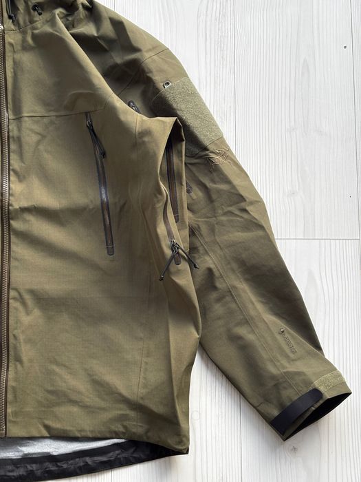 Arc'teryx LEAF Alpha Jacket