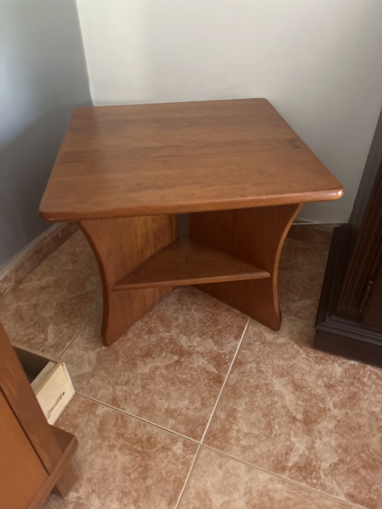Mesa de apoio.