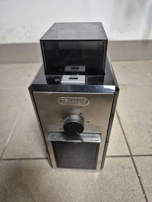 Młynek do kawy Delonghi KG89