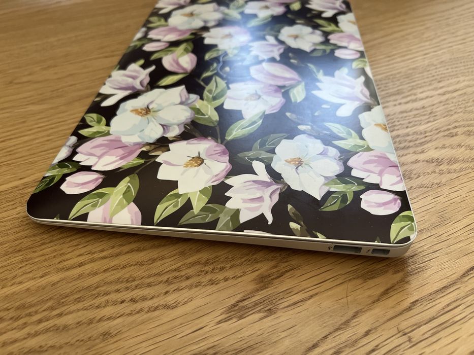 Macbook air 11 i5 8GB RAM 128GB SSD