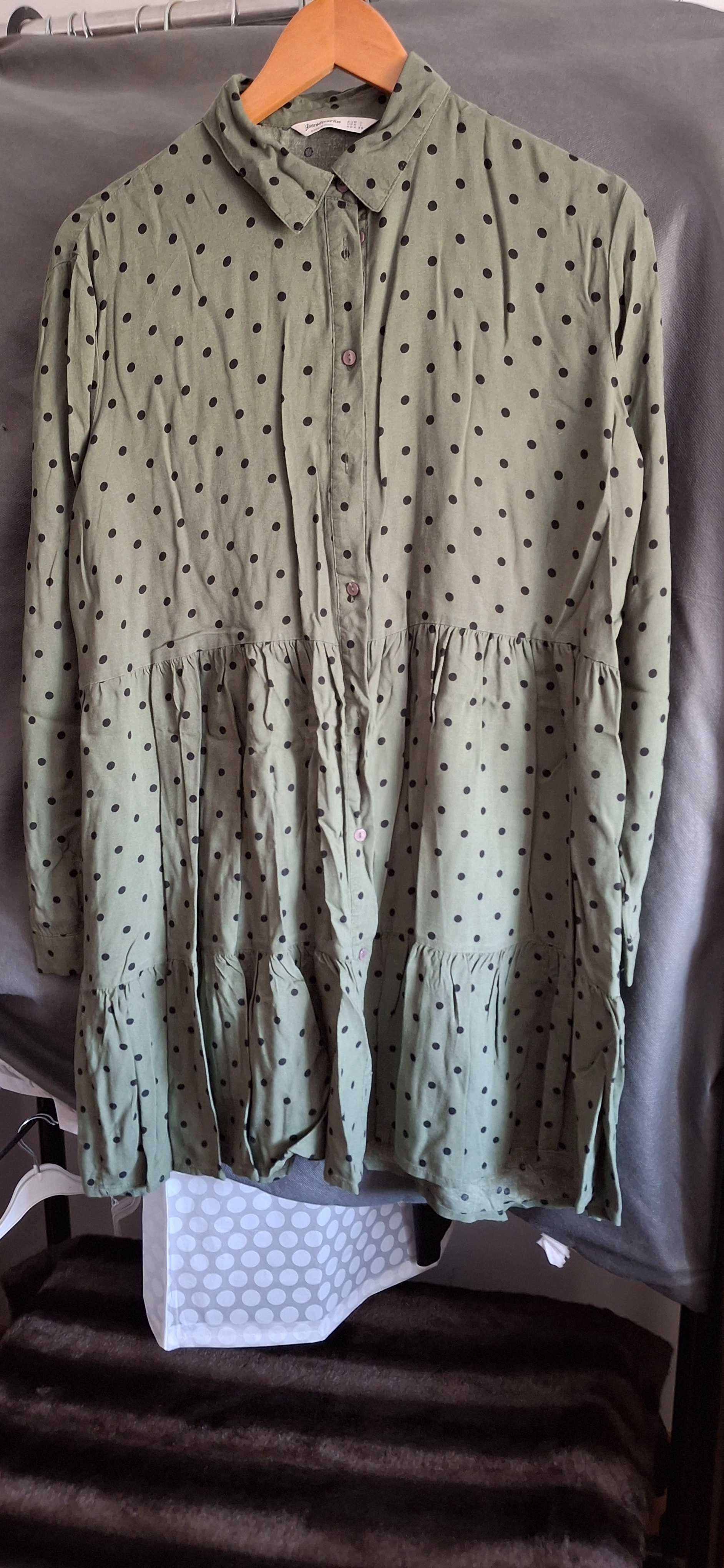 Vestido curto com bolinhas