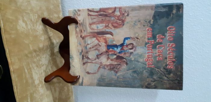 Livro- Oito Séculos de Caça em Portugal - NOVO