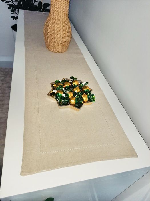 Biała komoda na wysoki połysk z półkami i 3 szufladami