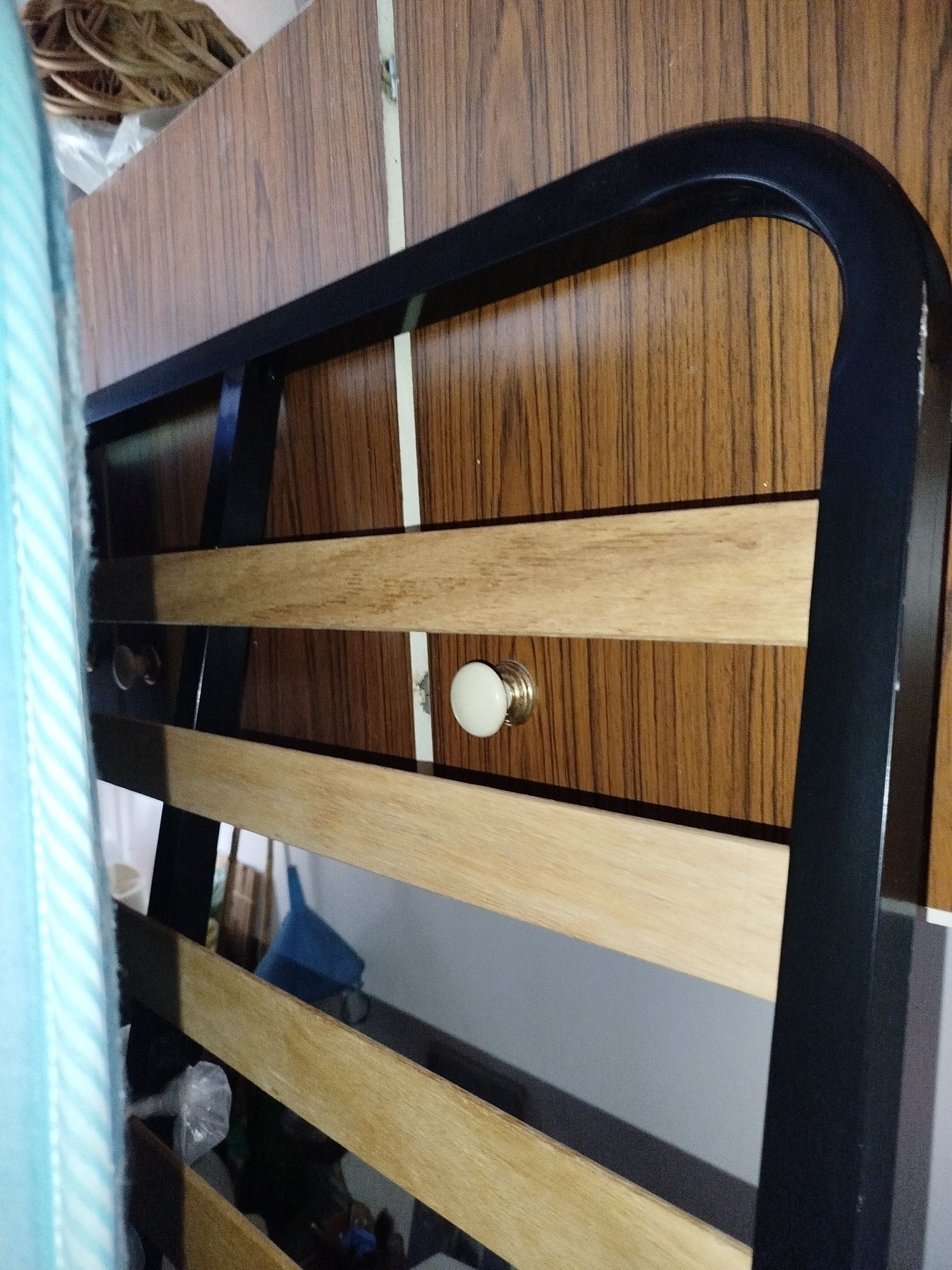 Cama 1.80x1.30 m (com estrado de ripas)