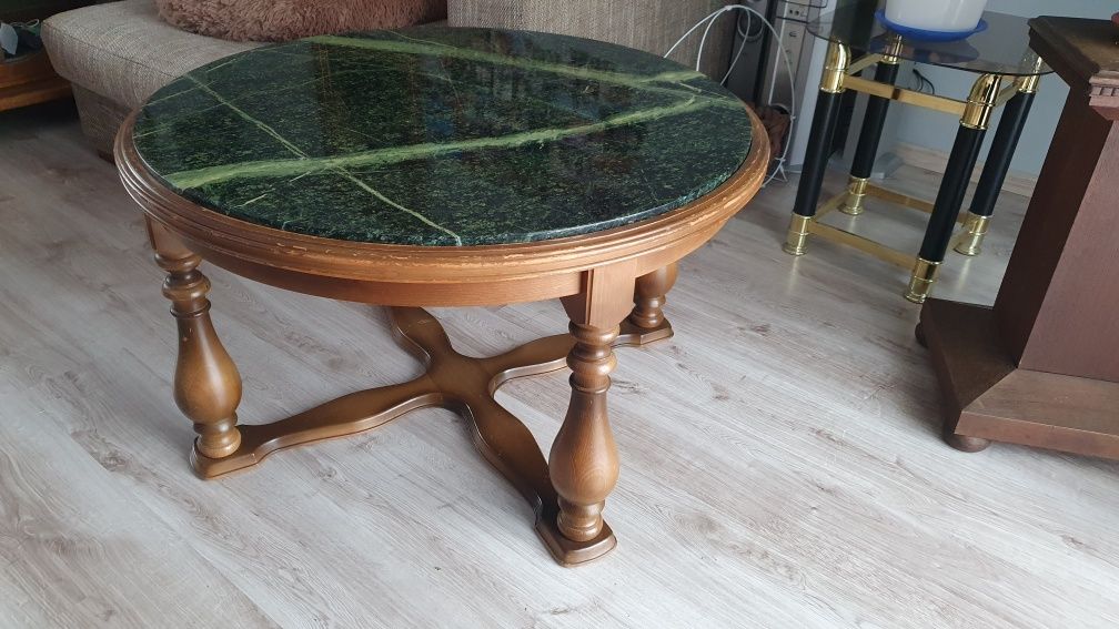 Piękny stolik stół z kamieniem zielonym naturalnym i drewno naturalne