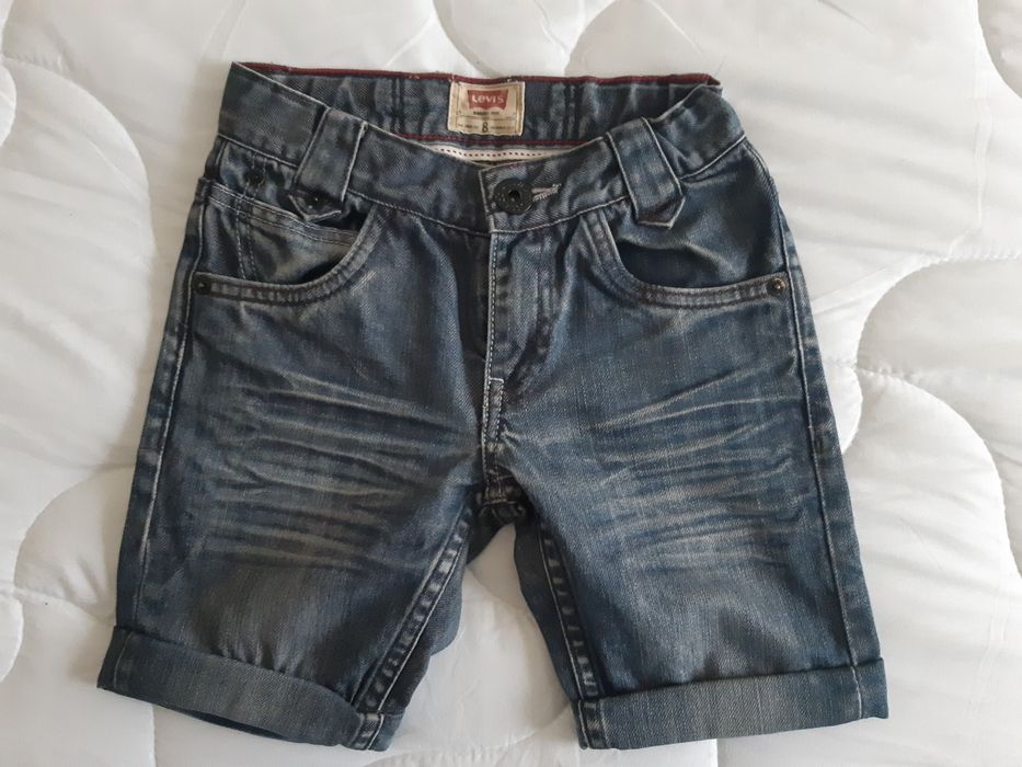 Calção da Levi's 8 anos.