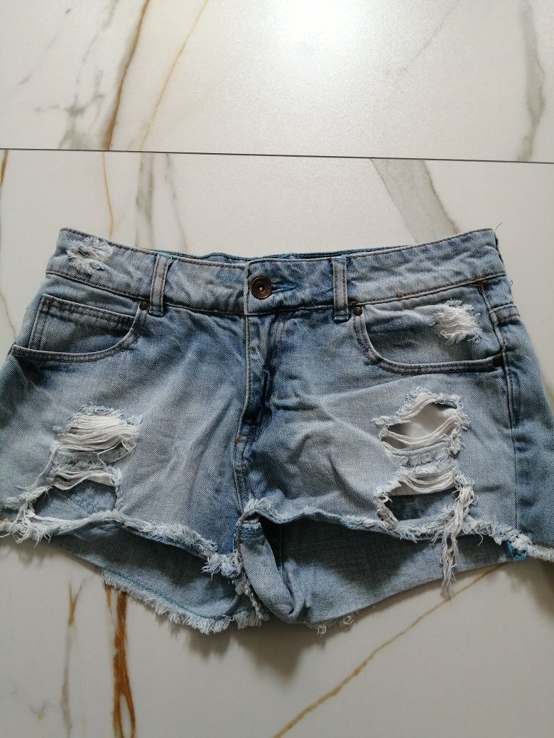 Spodenki jeansowe z przetarciami Zara