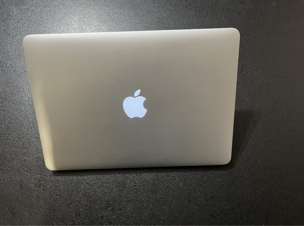 Apple MacBook Air 13” i5 ssd 256gb 4gb ram