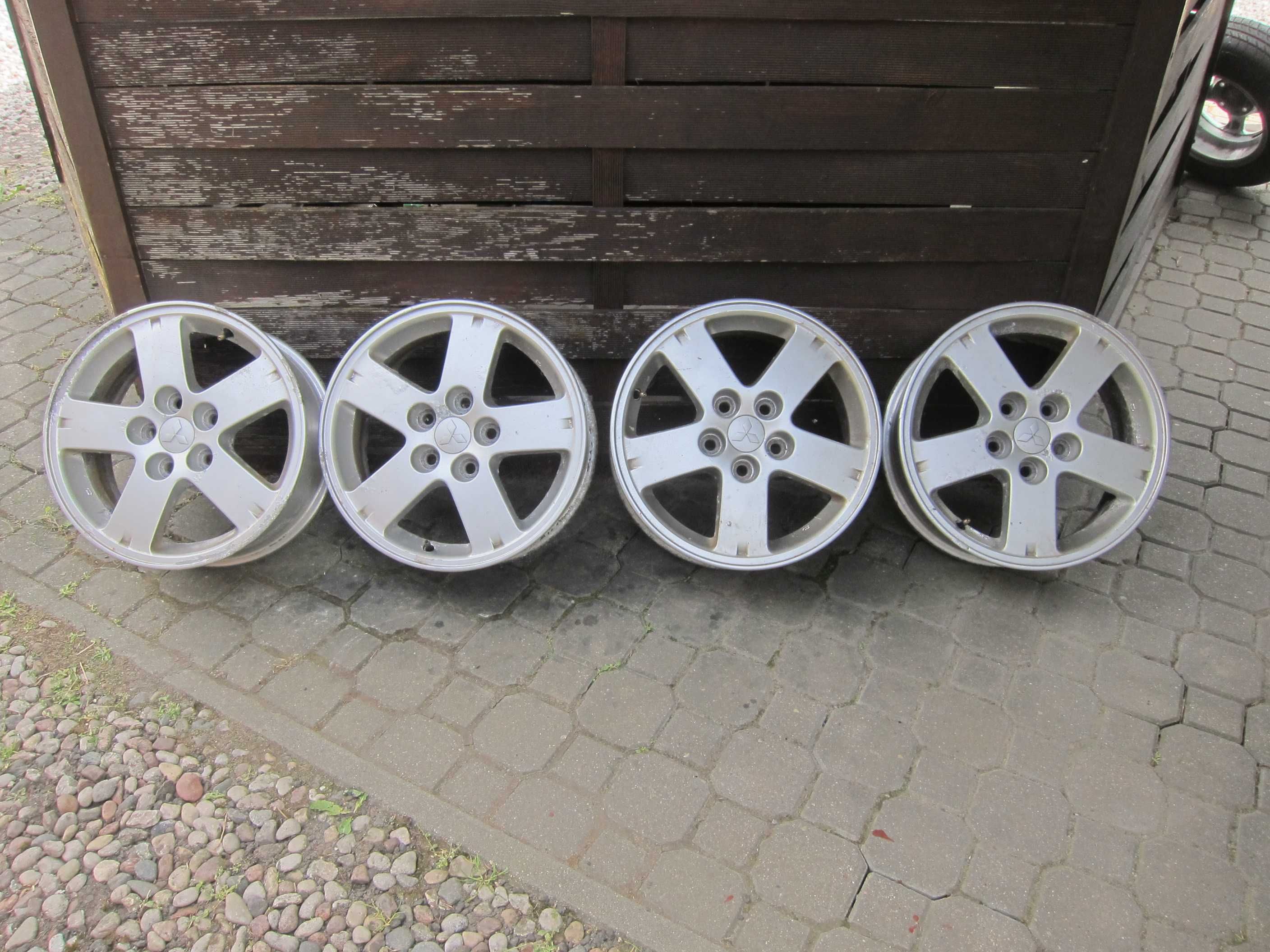 Felgi Aluminiowe 16 Mitsubishi - rozstaw 5x114,3