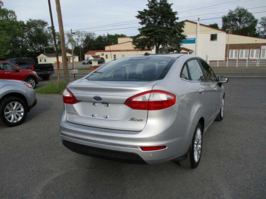 Ford Fiesta Titanium      2015