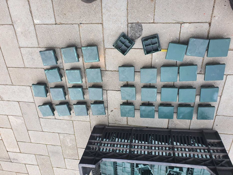 Obejma plastikowa do siatki płotu na słupek 60x60mm 62 sztuki + gratis