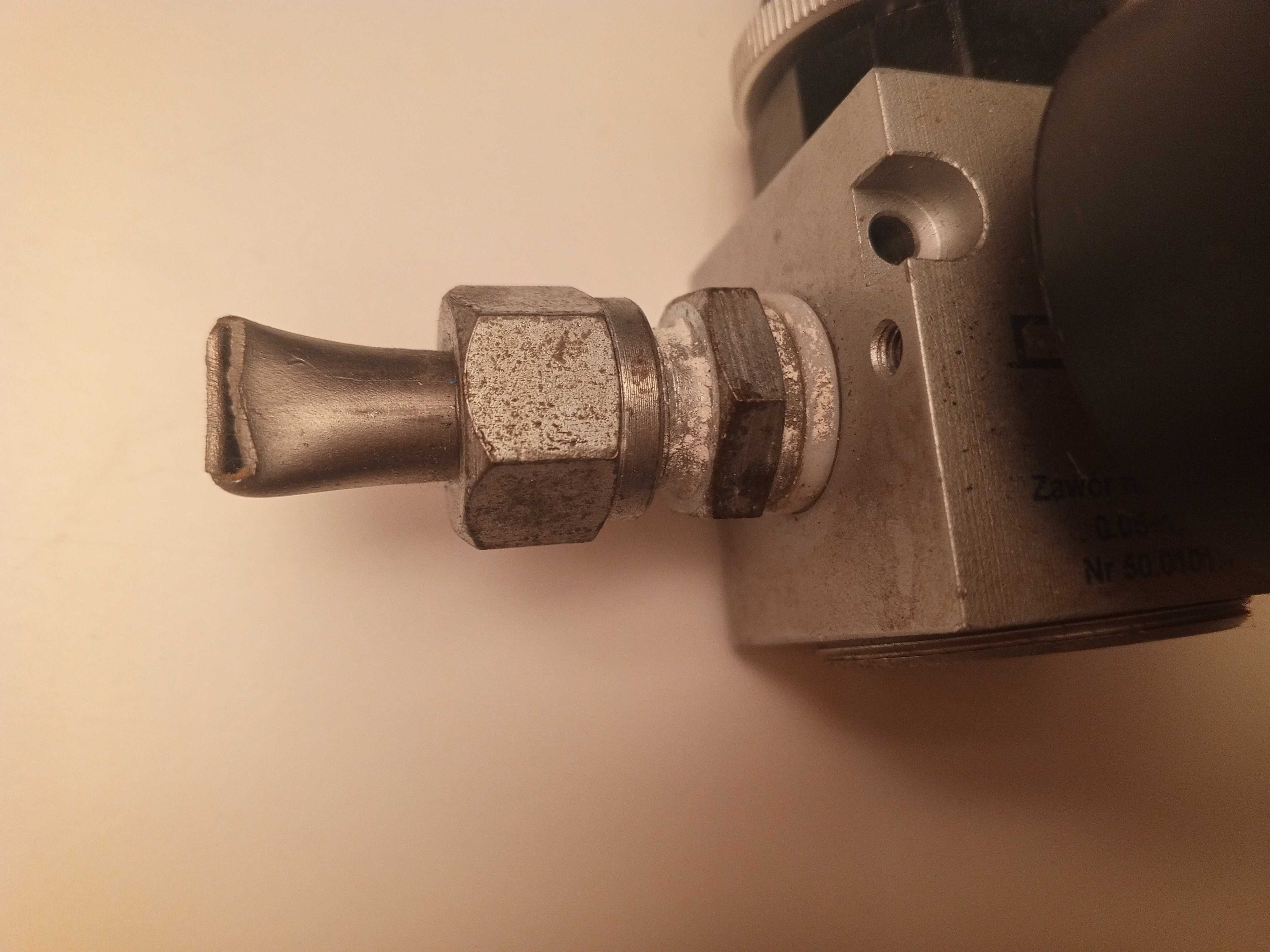 Mały zawór redukcyjny G1/4 0,5-1,0 MPa - KFM