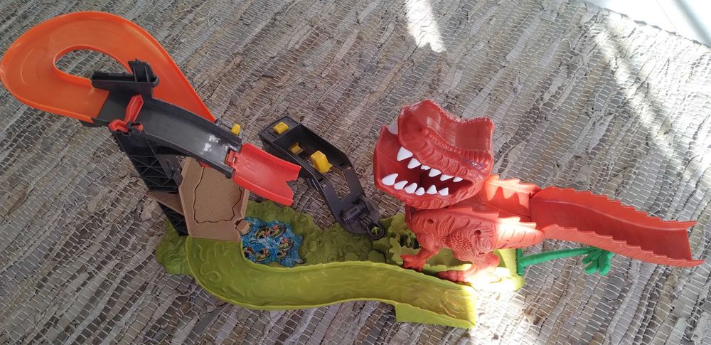 Pista Hotwheels dinossauro